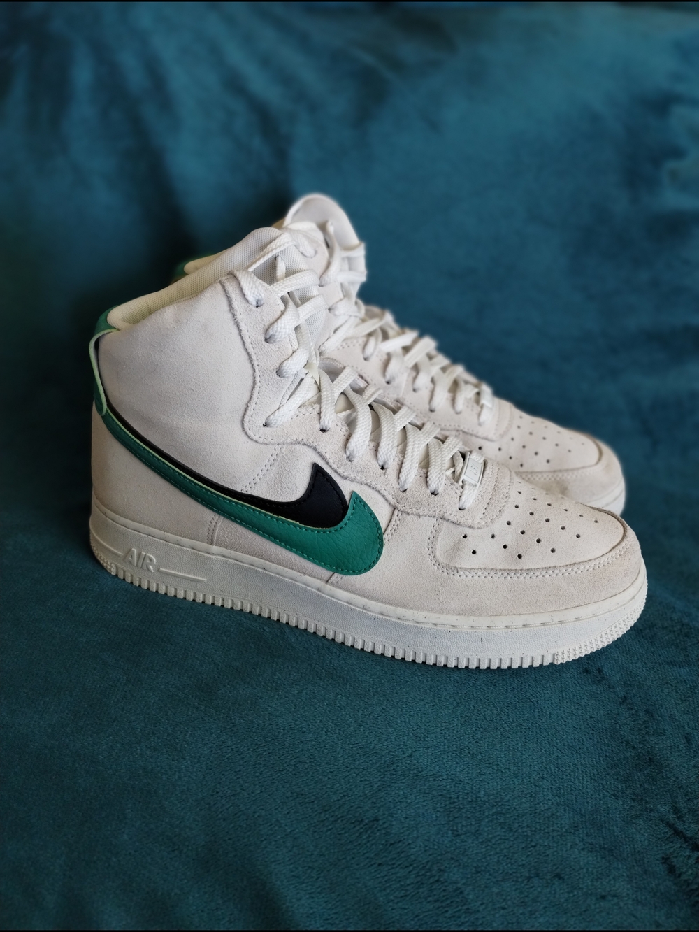 Nike Air Force 1 Mid ’07 LV8 Suede Sneakers White Green Black Women’s 11